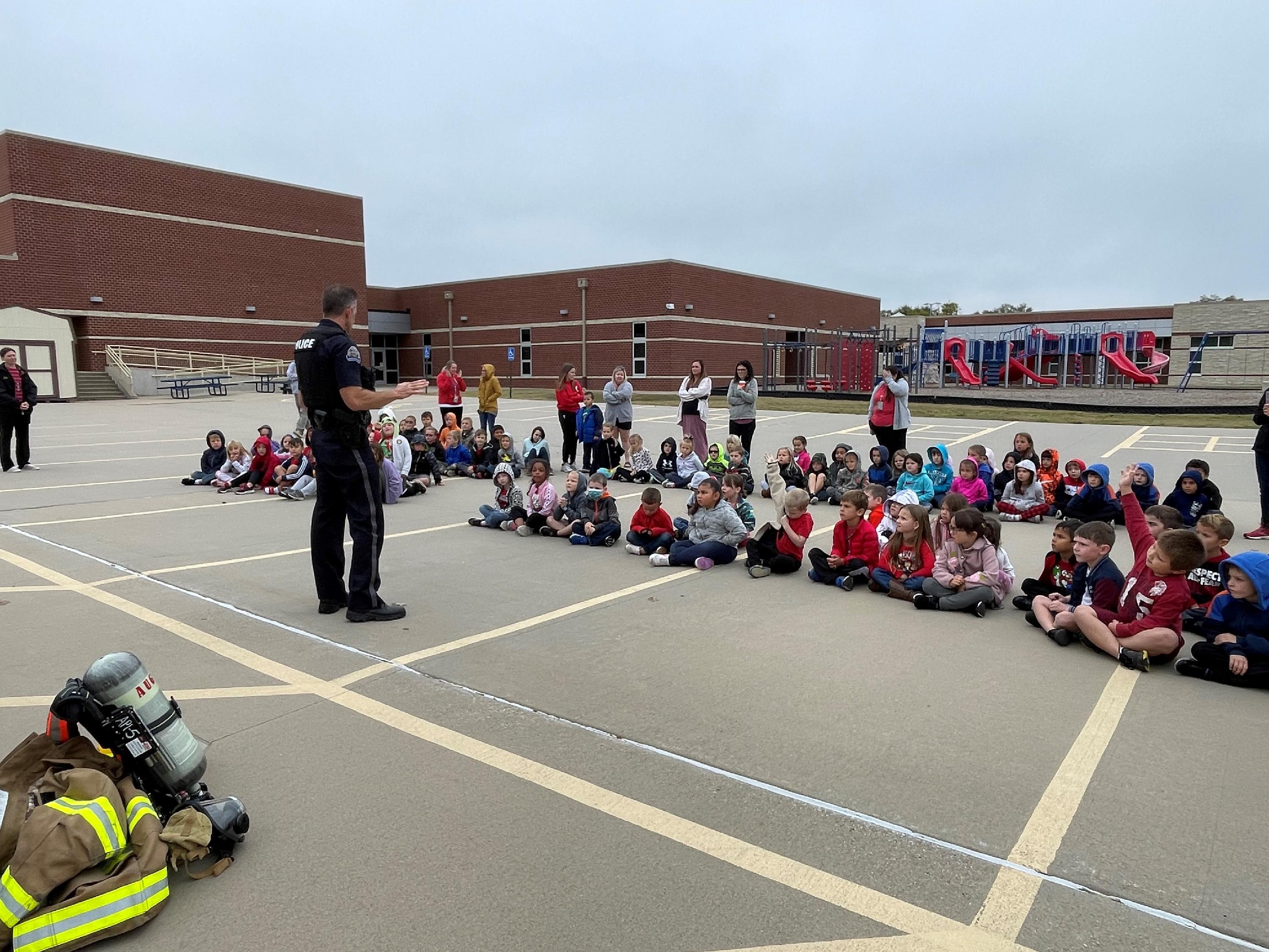 SRO Mat Meckel Discussing Drug Awareness with Lincoln Elementary Students